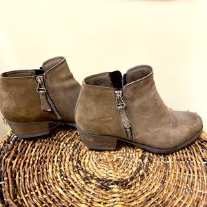 Miz Mooz size 8.5 leather ankle boots